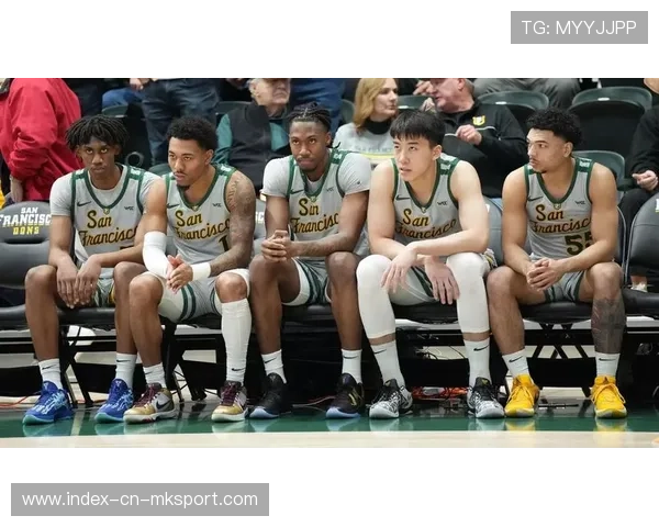 NCAA外线连续三分命中瞬间打停对手:射手成长记与品牌训练的力量 NCAA外线连续三分命中瞬间打停对手:射手成长记与品牌训练的力量